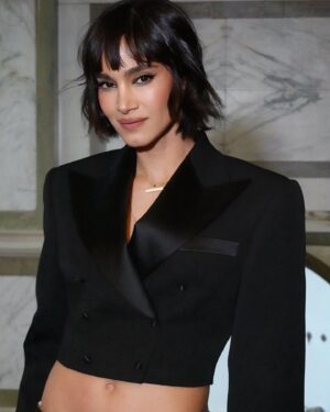 Sofia Boutella Instagram - 🖤 One for the team @theledecompany @carriegrams_ @trustinsparkles 
Stylist : @sweetbabyjamie (wearing @stellamccartney )
Hair : @jamesbrownstyle 
Make-Up : @sofiatilbury ( @charlottetilburyskincare )
📸: @sofiatilbury