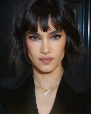 Sofia Boutella Instagram - 🖤 One for the team @theledecompany @carriegrams_ @trustinsparkles 
Stylist : @sweetbabyjamie (wearing @stellamccartney )
Hair : @jamesbrownstyle 
Make-Up : @sofiatilbury ( @charlottetilburyskincare )
📸: @sofiatilbury