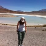 Sofia Cerveira Instagram – Em dia de #tbt uma das viagens mais marcantes da minha vida.
Sem sombra de dúvida, a Bolívia está no meu top 5 🇧🇴
Localizada no coração da América do Sul, e com uma grande população indígena, o país preserva as tradições e costumes ancestrais. E isso é lindo! Que povo tão hospitaleiro e gentil. História vibrante!
As paisagens são de uma beleza inacreditável como estas que hoje partilho (foto 5 e 6, o majestoso salar de Uyuni, o maior deserto de sal do mundo!).
As viagens são, de fato, uma grande paixão❤️E por isso mesmo, a partir de agora, vou partilhar convosco mais sobre os meus destinos de eleição.
Já agora, qual o vosso top 5? Adoraria saber!!👇
#travel
#traveler
#explorer
#gratitude
#love
#bolivia