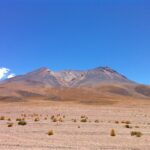 Sofia Cerveira Instagram – Em dia de #tbt uma das viagens mais marcantes da minha vida.
Sem sombra de dúvida, a Bolívia está no meu top 5 🇧🇴
Localizada no coração da América do Sul, e com uma grande população indígena, o país preserva as tradições e costumes ancestrais. E isso é lindo! Que povo tão hospitaleiro e gentil. História vibrante!
As paisagens são de uma beleza inacreditável como estas que hoje partilho (foto 5 e 6, o majestoso salar de Uyuni, o maior deserto de sal do mundo!).
As viagens são, de fato, uma grande paixão❤️E por isso mesmo, a partir de agora, vou partilhar convosco mais sobre os meus destinos de eleição.
Já agora, qual o vosso top 5? Adoraria saber!!👇
#travel
#traveler
#explorer
#gratitude
#love
#bolivia