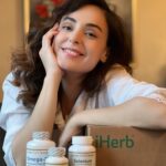 Sofia Nizharadze Instagram – ყოველ დღეს საკუთარი თავის მოვლით ვიწყებ. სილამაზის პროცედურების გარდა, ჯანმრთელობასაც დიდ ყურადღებას ვაქცევ. აქ არის რამოდენიმე ჯანსაღი დანამატი, რომელიც დაგეხმარებათ თავი უკეთ იგრძნოთ ყოველდღე:

🟢 სელენი – ეხმარება ფარისებრი ჯირკვლის გამართულ ფუნქციონირებას, ასევე კარგია ფრჩხილებისთვის, თმისა და კანისთვის.
🟢 ბიოტინი ერთ-ერთი B ვიტამინია, თმისთვის შეუცვლელი.
🟢 ომეგა 3 – სიცოცხლისა და ენერგიის წყაროა.
 
@iherb 27 წლის იუბილესთან დაკავშირებით მთელი სექტემბერი 27%-იან ფასდაკლებას გვთავაზობს. ონლაინ მაღაზიას აქვს შესანიშნავი არჩევანი და საუკეთესო ფასები, ასევე სწრაფი და პირდაპირი მიწოდება.

შეკვეთისას გამოიყენეთ ჩემი პრომო კოდი – “SofiaNizharadze” და მიიღეთ დამატებითი ფასდაკლება.
#iherbGE @iherb
