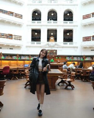 Sofiee Ng Hoi-yan Instagram - 師兄，要唔要同我一齊溫書？