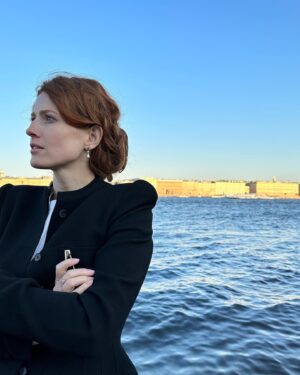 Sofya Ernst Instagram - А я один на свете город знаю
И ощупью его во сне найду (с)