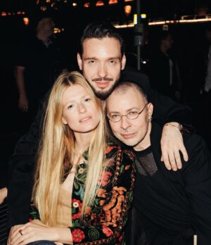 Sofya Ernst Instagram - @chi_pa наша прекрасная, будь всегда счастлива! Пожалуйста, устраивай для нас каждый год свой праздник, а мы будем тебя обожать! Мы так скучали ❤️🎂
Фото @galantnyy