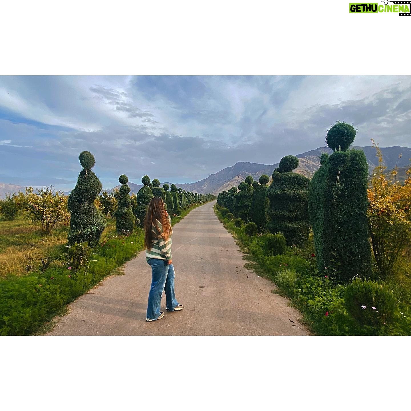 Sofya Zaika - 753 Likes - Таджикистан . Продолжение .
Ну что … Хочется сказать , что гостеприимство в этой стране - зашкаливает , калорийность и вкуснота блюд тоже зашкаливает , красота тоже зашкаливает !! 2 кг ! Спасибо , плов !! 😂 В следующий раз , ( а я обязательно вернусь ) , перед поездкой в Таджикистан , я буду худеть . 😎 Потому что , если откажешься от угощения - обидятся , а я не люблю , когда на меня обижаются люди !! 😂
Было красиво и вкусно !!!
#Таджикистан #горы #гранат #мнепонравилось