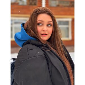 Sofya Zaika Instagram - Весна опять пришла .. 
и лучики тепла … 
___
Я не заметила , как пролетела эта зима ❄️
—
#зима #весна #новыйцветволос 😂