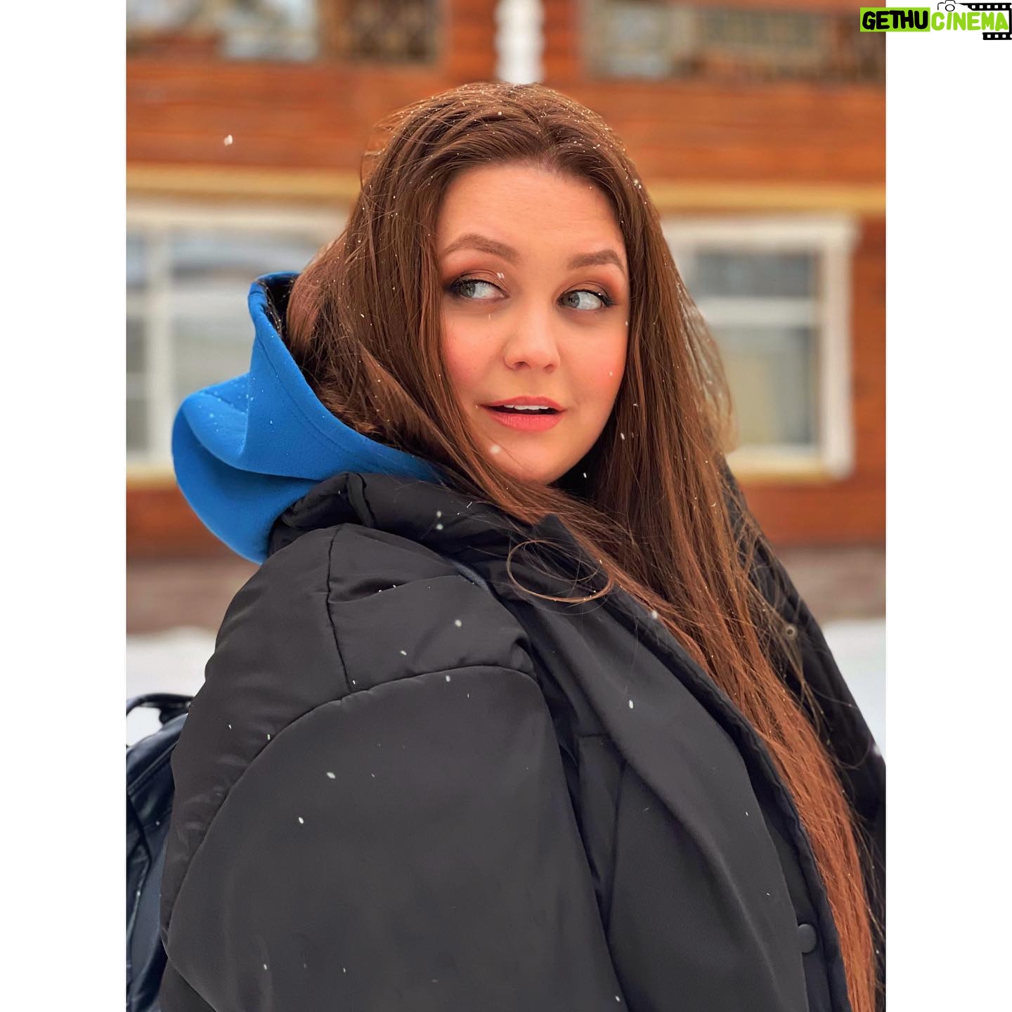 Sofya Zaika - 0.9K Likes - Весна опять пришла ..
и лучики тепла …
___
Я не заметила , как пролетела эта зима ❄️
—
#зима #весна #новыйцветволос 😂