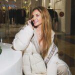 Sofya Kashtanova Instagram - Остался 1 день до моего начала путешествия ! каждый день был насыщенным максимально , я давно не скупала подарки в таких количествах 😋 ну и на получала тоже ☺️ короче Новогодний Вайб вовсю ! А как у Вас ? Любимые @jogdog.official спасибо за лучшее зимнее пальто и за самую удобную и теплую обувь для зимы ! Уже много лет я с вами ❤️