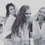 Sofya Kashtanova Instagram - Поделюсь идеей проведения дня рождения 👇🏻 Я свой провела в комплексе «Отрада»😍 Там потрясающие локации: мы начали с фотосессии на пляже возле открытого бассейна. Посетили чудесную конюшню у них на территории, насладились живописной природой на озере и гуляющими там оленями и маралами! Праздничный ужин прошёл великолепно там же в отличном ресторане. Собрались самые близкие! Я не люблю большие тусовки, поэтому провести этот день так душевно — было лучшим решением🥳 Интересно было и детям, и взрослым! Мы по-настоящему отдохнули и прекрасно провели время. За что спасибо @otradaclub ❤️ Благодарю всех, кто был рядом! Вы самые лучшие и уникальные🥰 и такие красивые ! Спасибо @pavelshelkovnikov что запечатлел 😘Желаю всем обрести такое прекрасное окружение🌸