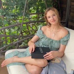 Sofya Kashtanova Instagram - Девочки, это открытие!
 
Потрясающее нижнее женское белье @le_journal_lingerie 😍
 
Для женщины очень важно чувствовать комфорт в одежде: чтобы ничего не перетягивало, не давило, не оставляло следы на теле, и даже поддерживало в определенных ситуациях. И при этом ощущать себя сексуальной и женственной. 
 
У белья Le Journal Intime идеальный контакт с телом — очень красиво, удобно и полезно. Белье разработано вместе с маммологами, поэтому вы точно заметите удобство в особенности тканей и швов!
 
Моя большая рекомендация🔥 Это бельё — ещё один шанс почувствовать себя богиней🌹. 📸@pavelshelkovnikov