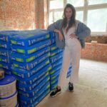 Sofya Kashtanova Instagram - Когда начинаешь ремонт, вечная проблема — подобрать качественные материалы, чтобы в скором времени не пришлось переделывать всё заново. Я подошла ответственно к этому вопросу! Из большого количества представленных на рынке компаний я выбрала ВОЛМА. Это наш отечественный производитель — ничем не уступает зарубежным конкурентам и ещё приятный в цене. Многие знакомые уже делали ремонт на материале Волма и очень довольны результатом🔥 Нам предоставили шпаклёвку, штукатурку и гипс для первых этапов строительства. А ещё специальную строительную машину — штукатурную станцию Kaleta, которая в разы ускоряет процесс. Мы уже делаем ремонт и очень радуемся моему выбору. Качество и надёжность — это про @volmaru 🤝🏻 Скоро покажу вам промежуточные результаты! Ждёте?😍