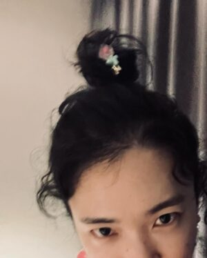 Sohn Su-hyun Instagram - 전주에서 제일 먼저 한 것 다이소에서 귀걸이랑 머리핀 사기
