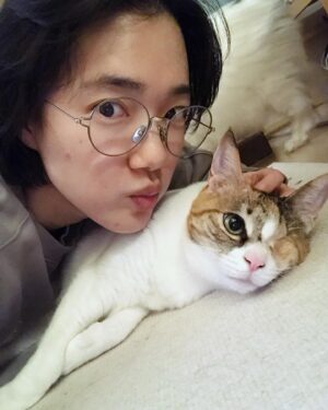 Sohn Su-hyun Instagram - 땅이에게 구애하는 일상