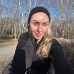 Sointu Borg Instagram - Äänikirjat, jotka luukutin maaliskuussa ja voin suositella. 👇🏻 ✔️ Kikka - Kai Kortelainen ✔️ Saatan olla väärässä - Björn Natthiko Lindeblad ✔️ Onneksi äitini kuoli - Jennette McCurdy ✔️ Tyttö joka en - Laura Juntunen ✔️ Maailmanhistorian pahimmat paskiaiset - James Felton ✔️ Valkea voima: Huumeäidin tarina - Karin Mäkelä Alan jakaan näitä kuukausittain. Jos muistan. Tänään aurinko ja kävely teki onnelliseks. Kevät on hieno asia. 🙏🏻