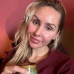 Sointu Borg Instagram - Sunnuntait on aiemmin ahdistanu, nykyään alkaa olla lempipäiviä. Yritin saada viikolla kertyneet kierrokset alas, niin vein itteni hierontaan. Hyvä minä. Pesin myös pyykkiä, tuplapeukku siitä.