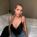 Sointu Borg Instagram - Pitkästä aikaa vanha kunnon biletoppi niskassa, niin pysyy parikymppisen minän bilevuodet kirkkaammin mielessä. Those were the days. Ladasta mersu by @saarapyykkomakeup