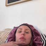 Sointu Borg Instagram - Tältä näyttää mun ei instagrammable vappu. Jos on FOMO just nyt, kuuntele meidän ”juhlapyhistä on tullut sairaalloista somekilpailua” @sanaonvapaa (uusin) jakso. Älä huoli. Itse en tee tänään mitään. Tai itse asiassa pesen lakanoita. Huomenna juon bissen terdellä ja teen rästihommia. Ihanaa vappua teille arvon seuraajani! Oli vappu sitten juhlantäyteinen sosiaalinen ilotulitus tai tällainen antisosiaalinen kotipieru, niin kuin meikäläisellä. Teet just niin, mikä sopii sulle ja hyvältä tuntuu. Jos oot party party, GO FOR IT! Jos et, nou stress.