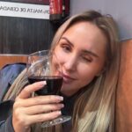 Sointu Borg Instagram – Sataa, sataa ropisee, mutta happy. 🍷