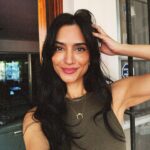 Sol Rodríguez Instagram - Último post del año para específicamente agradecerles el apoyo y los mensajes tan lindos que me han mandado estas ultimas semanas. En serio termino el año muy agradecida y sintiéndome muy bendecida. Propagar el amor y apoyo es tan importante hoy en día x todo el odio y horror q esta pasando en todas partes. Gracias Dios q no tienes Instagram pero todo lo ves y sabes 🫶🏽✨💛 Happy new year! 🎆