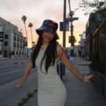 Sol Rodríguez Instagram – Hacele zoom al gorro, que dice? ☺️🍊🧡🌅