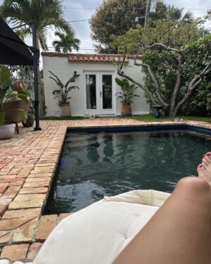 Soledad O'Brien Instagram - Pool time. Don't ask me why only two toes in each foot are painted red. You don't want to know.