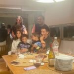 Soledad Silveyra Instagram - El cumpleaños del mejor hermano del mundo @juan.silveyra.5❤️ Aquí junto a sus hijos, mis sobrinos, @pilusilveyra, @felipe.silveyra, Simón, Rufino y Jerónimo y su mujer, mi cuñada y gran médica, @evangelina.membriani.
