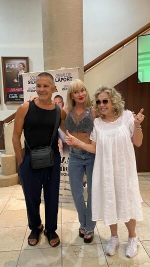 Soledad Silveyra Instagram - Amor en Custodia 2.0 🤣🐴❤️

Anoche nos visitó @isabeldenegri78 de #GranHermano, gracias por acompañarnos en @lafuerzaobra 🎭

Los esperamos de Miércoles a Domingos en el @multiteatro Comafi, entradas disponibles en @plateanet o boletería 🎟️