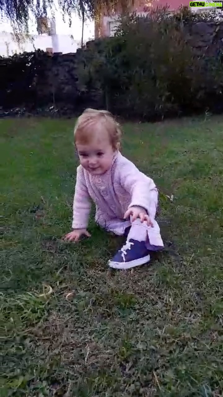 Soledad Silveyra Instagram - Mi sobrina nieta Felicitas y sus primeros pasos, ya camina como una loca por todos lados 🧚🏻♀️ Gracias @meryherran y @mathopff ❤️