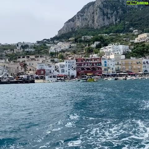 Soledad Silveyra Instagram - La Grotta Azurra, Capri 💙 Por fin cumplí un sueño, gracias @mariana_ranieri y @susana.paleo.50 por haberme ayudado. Las quiero para siempre🦋 Y gracias @vazquezjoseluisbz por acompañarme🇮🇹