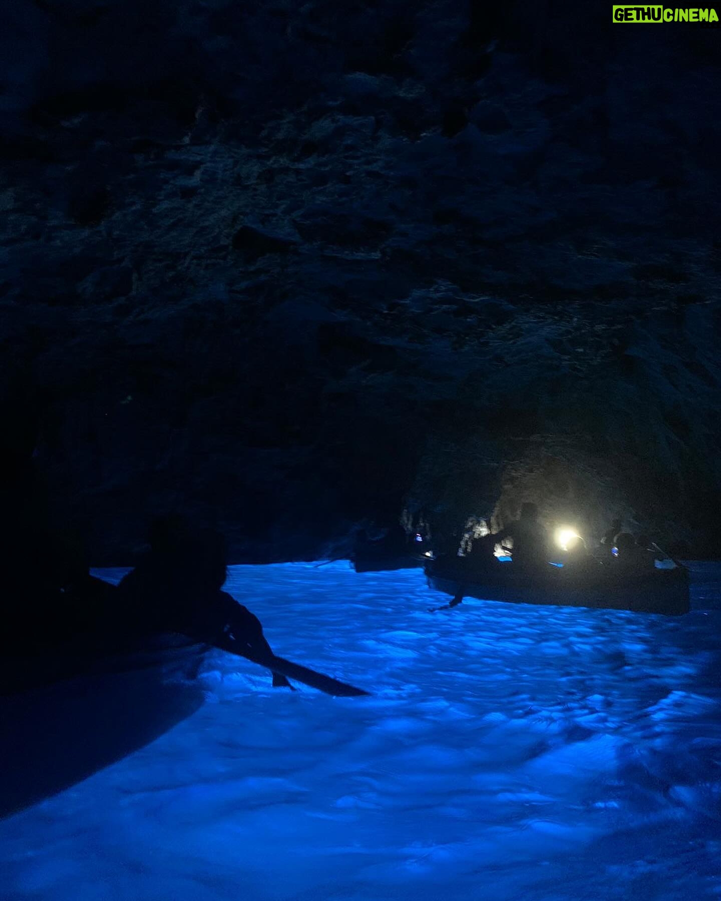 Soledad Silveyra Instagram - La Grotta Azurra, Capri 💙 Por fin cumplí un sueño, gracias @mariana_ranieri y @susana.paleo.50 por haberme ayudado. Las quiero para siempre🦋 Y gracias @vazquezjoseluisbz por acompañarme🇮🇹