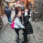 Soledad Silveyra Instagram - Con @fra_17_.g, mi amiga actriz de 11 años🦋 Nos conocimos en una mesa en Nápoles junto a su mamá @robertaadamo y nos hicimos muy amigas. Ahora yendo a su encuentro en Siracusa para ir al Teatro Greco. Ojalá algún día pueda venir a Buenos Aires🇦🇷 Ti voglio bene Francesca❤️