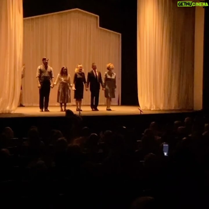 Soledad Silveyra Instagram - Viva el Teatro 🎭♥️ Y este año para festejarlo Viva #LaFuerzaDelCariño, gracias a todos mis compañeros @osvaldolaportok @petitjotao @damianiglesiasok @doloresocamposegui @corinafiorillo @multiteatro @angelmahlerok @marce.iambrich @virginia.magnago @yan.eiras @celes_bulfoni @patriciaberterreche @florungar @lucilaese @martin12.ar @vanesaabramovich @colombomechita ✨ 📸 Gracias @belugalarph por las fotos 🫶