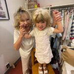 Soledad Silveyra Instagram - Con mi sobrina nieta Olivia en el camarín, ella con la peluca de Aurora de @lafuerzaobra 💘🎭