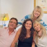 Soledad Silveyra Instagram - Así festeje los 72: rodeada de familia, amigos y los niños, mi gran orgullo🧚🏻‍♀️ Gracias @marubotanadulceysalado, @sophie.cakesandmore y @carolmihanovich por mis tortas de cumpleaños y @surdeasia por mi vestido divino. A ver si adivinan cuántos sombreros me regalaron, ya les mostraré… Y gracias a ustedes por el cariño que tan bien hace♥️