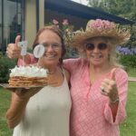 Soledad Silveyra Instagram - Festejando los 70 de mi queridísima Titi @hosterialodetiti con las 3 generaciones: @titicampbell08, @mariantandi y @miairurzun_ 🩷 Gracias @fulana_de_tal_tandil por este rogel maravilloso😋