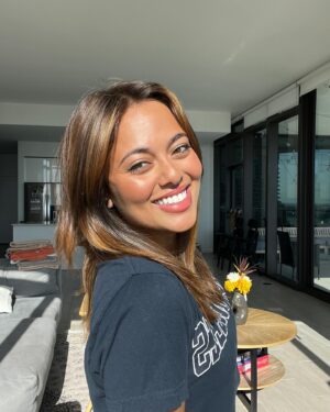 Soma Bhatia Instagram - hair reveal!!!! 🍯 🐝 what would you call this color???!?