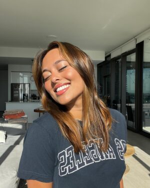 Soma Bhatia Instagram - hair reveal!!!! 🍯 🐝 what would you call this color???!?