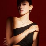 Somaline Ang Instagram – Love is a bond that is precious and lasts forever, just like diamond. I’m really in love with the dancing pulsation technology from @chowtaifookjewellery makes the diamond dazzles forever ❤️

#ChowTaiFook #NaturalDiamonds #BeyondTime #CTFDiamonds #DiamondLegacy #周大福 #周大福天然鑽石
