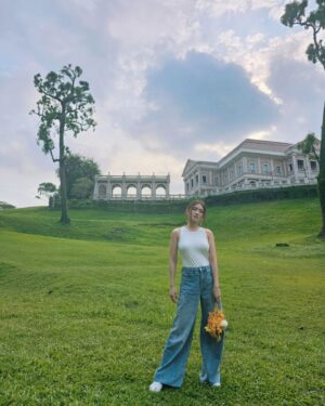 Somaline Ang Instagram - Hello 2024 ❤️‍🔥 
I went for a social media break for a week for the first time, and this is what i realised!!! 

1. I had a longer day. After i woke up, within 30 mins, i had washed up, cooked and ate breakfast, watered my plants, and fed my cats. 

Normally, when I wake up, i would use my phone for about 1-2 hours. Until I felt hungry, then i would get up and make some food. During the day when I'm bored, i will keep scrolling my phone too, and before i sleep, I will use it for another 1-2 hours. How time-consuming is it!? 

2. I get all the things done. With plenty of time, I used this time to do some housework, read the books that i couldn't finish, and also exercise. 

3. I felt less negatively! 

I think I should do this more often 😌💆‍♀️