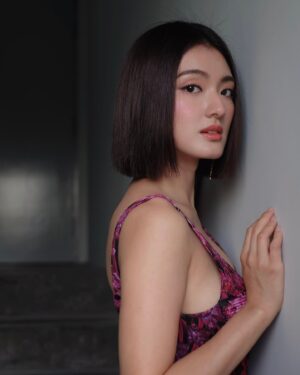 Somaline Ang Instagram - 初12🌟 
Good energy to start a long day! 😍😍😍
Style by @samonggg in @versace 
Makeup by @shaunleelee #shaunlee_makeup