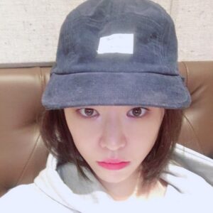 Son Ga-in Instagram - #녹음끝 #기대해도좋을거라확신함#잘자요