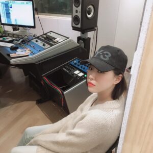 Son Ga-in Instagram - #녹음끝#깨깨야엄마간다