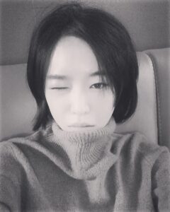 Son Ga-in Instagram - 손깨깨랑 나는 자요 굿나잇 #인스타 하면 엄마한테 혼나는데
