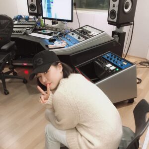 Son Ga-in Instagram - #녹음끝#깨깨야엄마간다