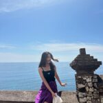 Son Ji-hyun Instagram - 내 기억으로는 태어나서 직접 본 가장 광활한 바다:) 어쩜 끝이 없고 가리는것도 없는지 !? 자연의 신비를 보는데 뭐 조금 타도 괜찮지…^^* #bali #balitrip #liveinbali #ferbean #powerfulindonesia #리브인발리