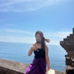 Son Ji-hyun Instagram - 내 기억으로는 태어나서 직접 본 가장 광활한 바다:) 어쩜 끝이 없고 가리는것도 없는지 !? 자연의 신비를 보는데 뭐 조금 타도 괜찮지…^^* #bali #balitrip #liveinbali #ferbean #powerfulindonesia #리브인발리