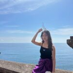 Son Ji-hyun Instagram - 내 기억으로는 태어나서 직접 본 가장 광활한 바다:) 어쩜 끝이 없고 가리는것도 없는지 !? 자연의 신비를 보는데 뭐 조금 타도 괜찮지…^^* #bali #balitrip #liveinbali #ferbean #powerfulindonesia #리브인발리