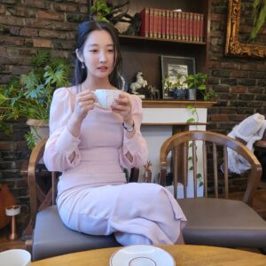 Son Ji-hyun Instagram - 아..결혼 하냐고 물으시는데
그건 오해구요
사진이 이뻐서
올린겁니다..

🙀💘