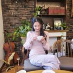 Son Ji-hyun Instagram - 아..결혼 하냐고 물으시는데 그건 오해구요 사진이 이뻐서 올린겁니다.. 🙀💘