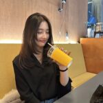 Son Ji-hyun Instagram - 유후.. 머리도 자르고 위는 행복했고.. . . . 부담스런 근접샷은 쏘리..🤭